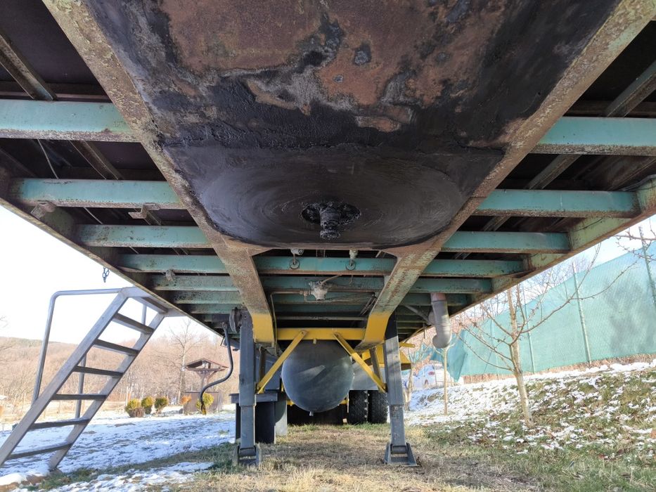 Фургон-контейнер за живеене. 12 х 2.5м. с полуремарке.