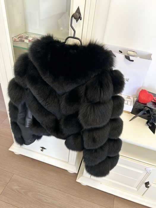 Blană naturală Di Angelo Couture, prețul e în lei