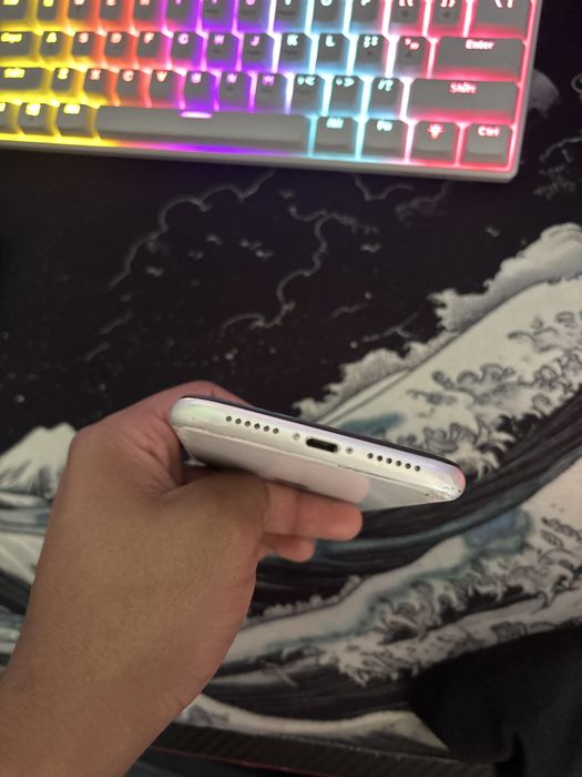 Vand iphone 11 urgent