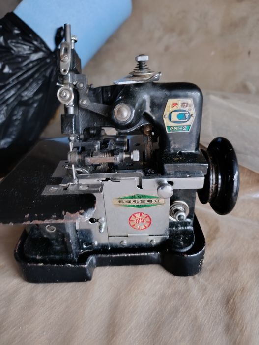 Продам Оверлок бытовой