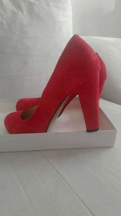 Pantofi roșii de piele întoarsă marca Guban