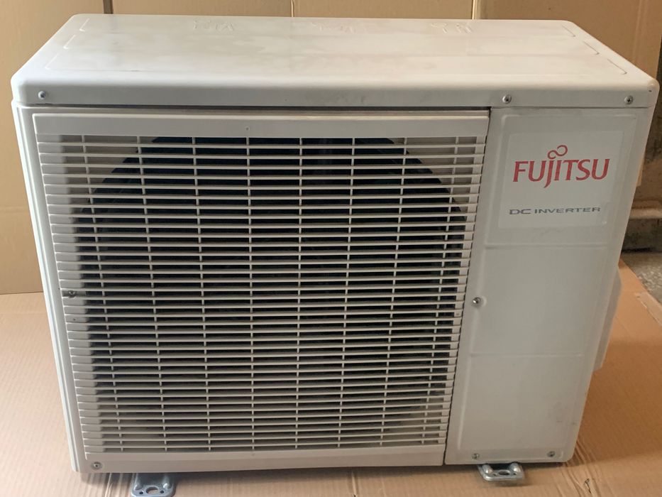 Стенен климатик Fujitsu.