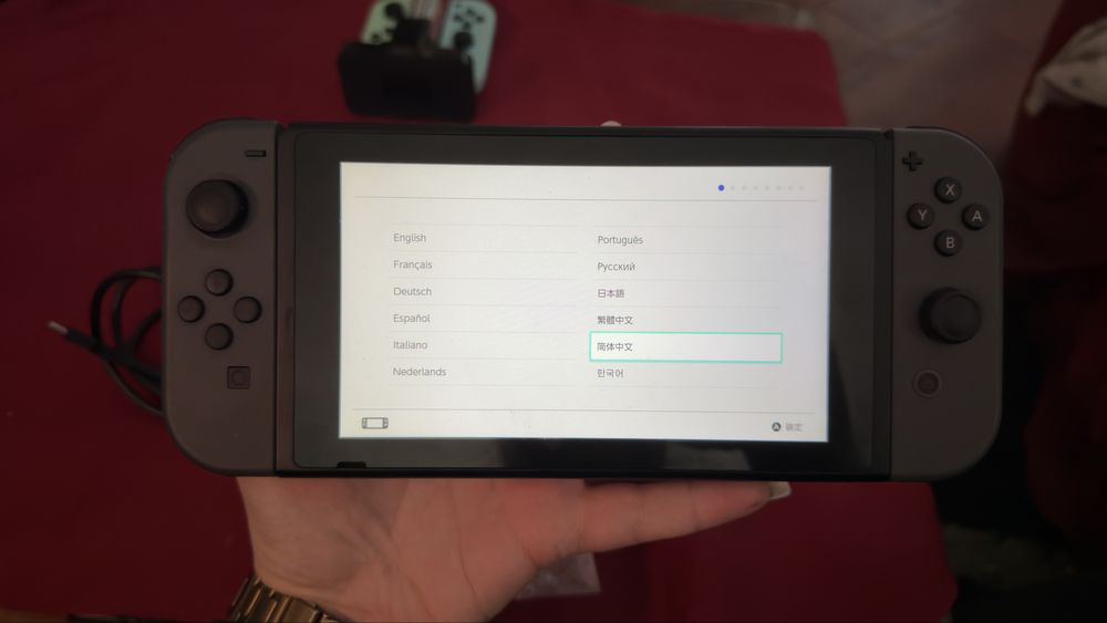 Vand consola Nintendo Switch (1) competa cu accesorii