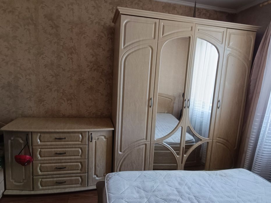 Продам спальный гарнитур
