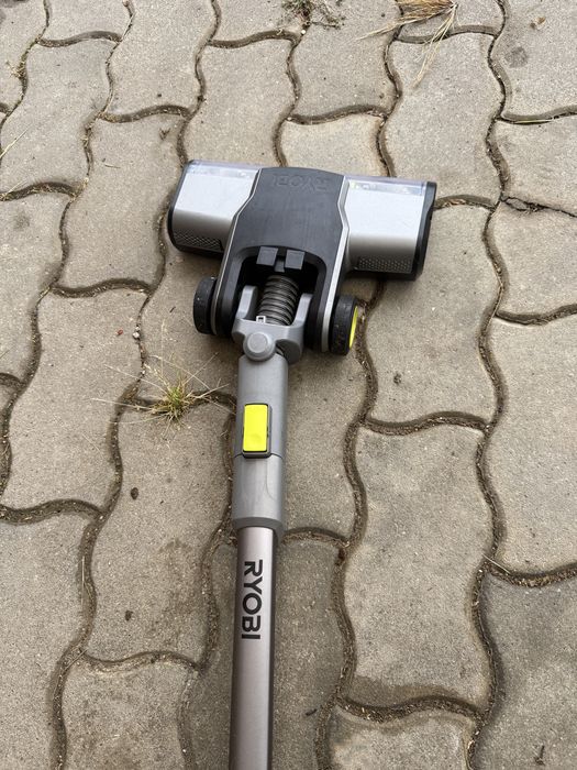 Aspirator vertical Ryobi
