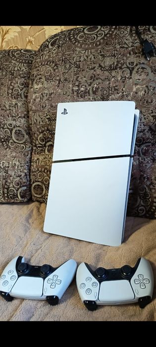 Продам плейштейшнен 5