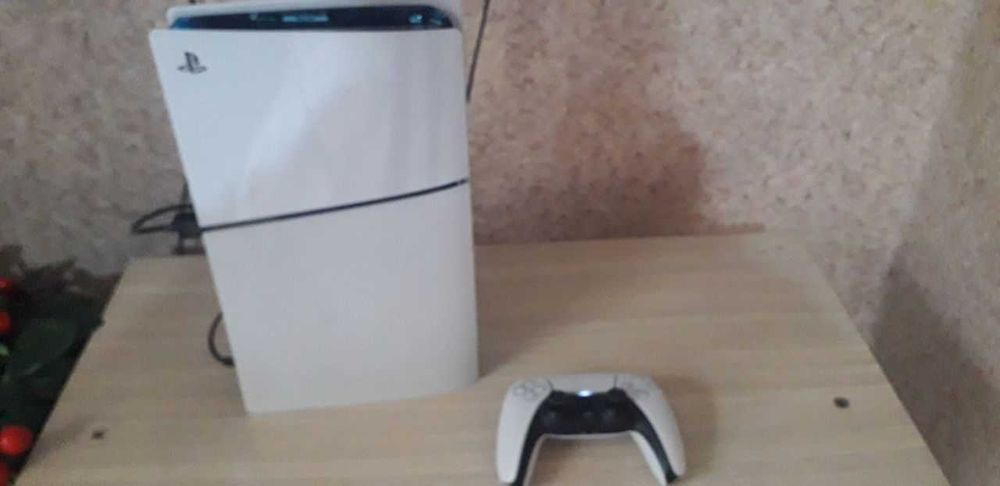 Sony PlayStation 5 Slim (CD), 1 ta joystik+13 o'yin yozilgan+ 4 diskda