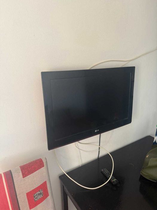 Ofer spre inchiriere garsoniera