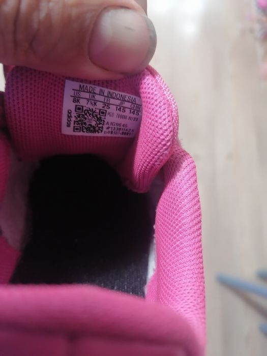 Децки маратонки адидас за момиче.