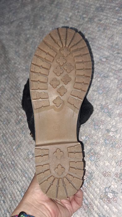 Продам новые сапоги. 5000т.