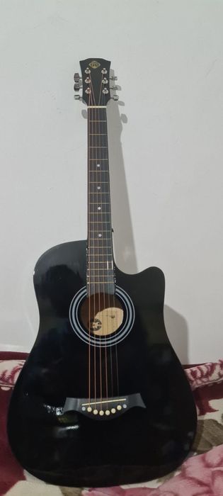 Гитара почти новый