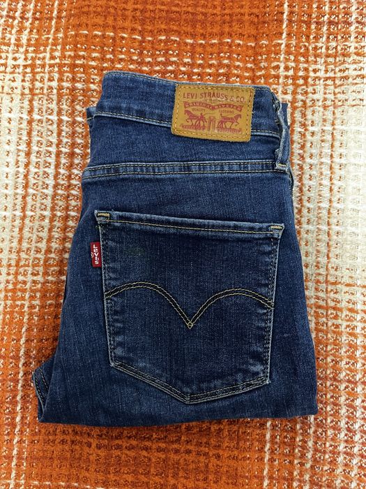 Джинсы темно синие и голубые