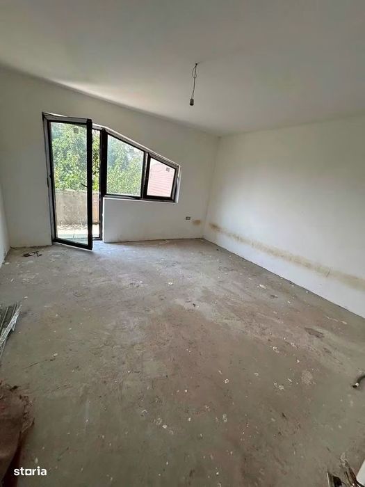 De vanzare casa in Roman, teren de 590mp,5 camere 120000euro