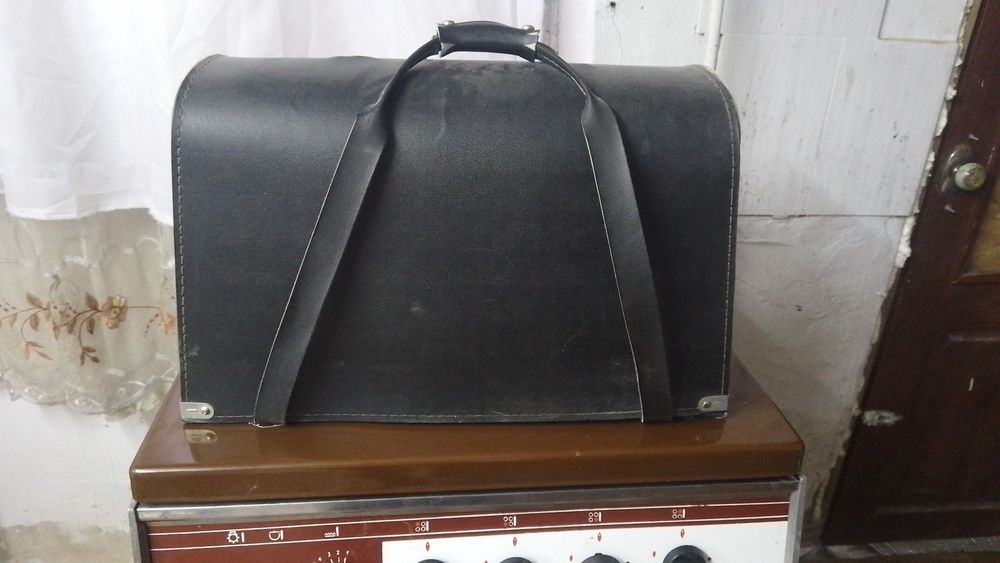 Продам швейную машинку