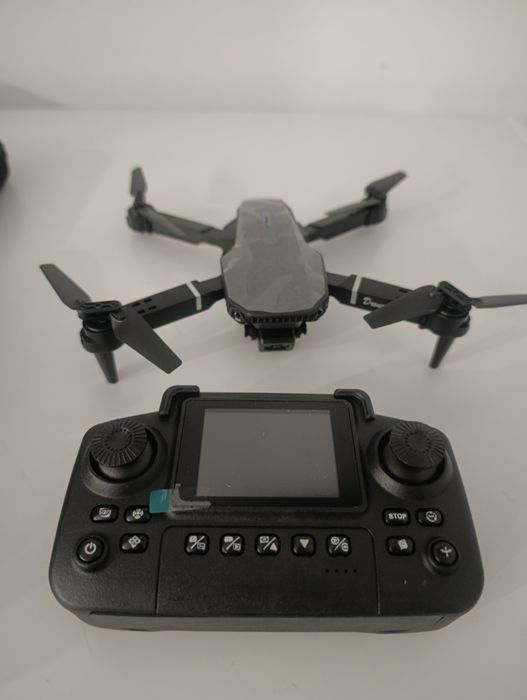 Drona Cassra cu telecomanda cu ecran
