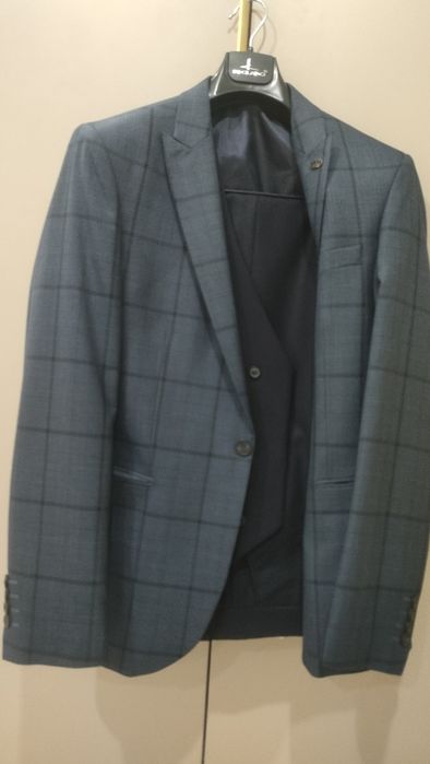 Продам костюм тройка