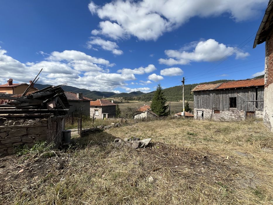 Къща в с. Равногор 200м2