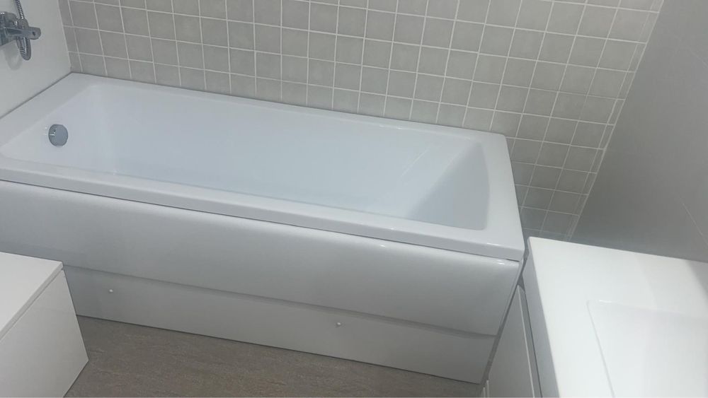 Vand mobilier baie si obiecte sanitare