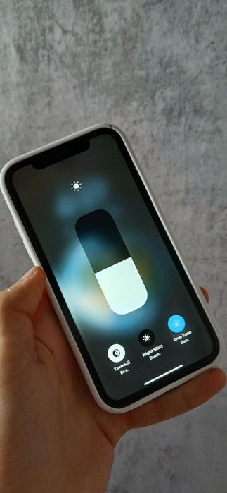 Продам айфон 11