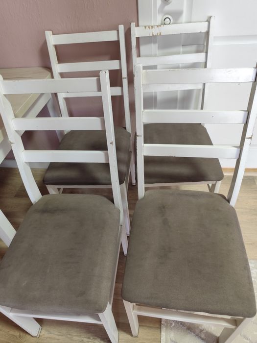 Продам кухонный стол и 4 стула.