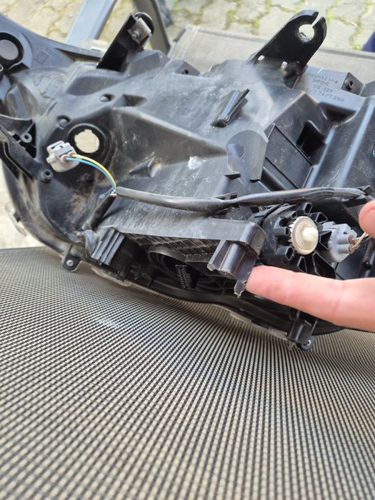 Far dreapta Led Toyota Rav 4 avariat!!