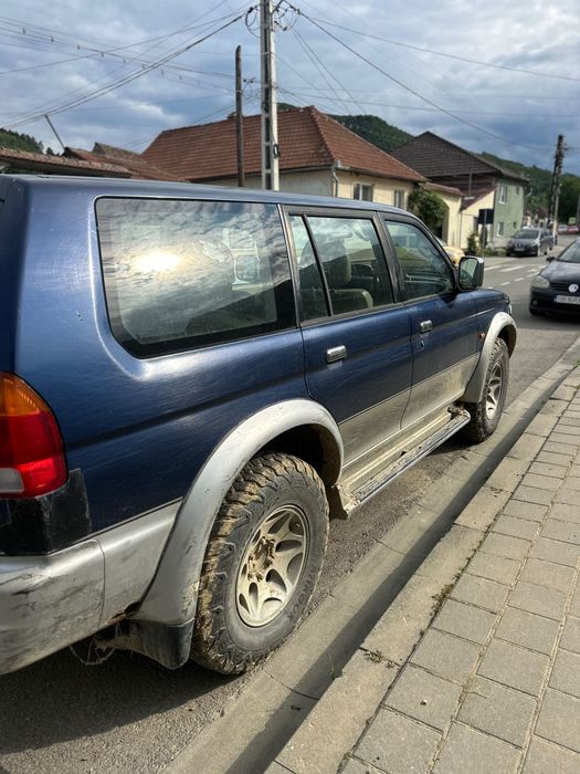 Vând Mitsubishi Pajero 2.5