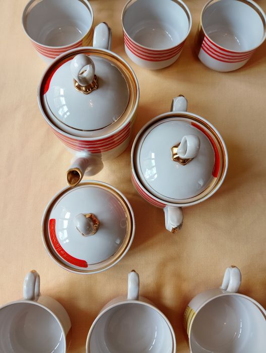 Много красив руски сервиз за чай