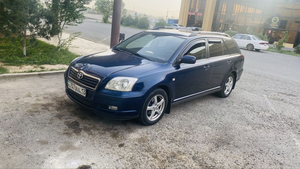 Toyota avensis 2003г