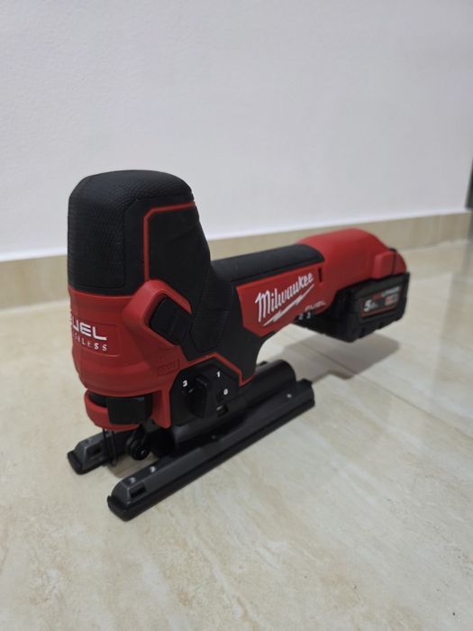 Fierastrau pendular Milwaukee M18 FBJS