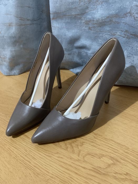 Pantofi cu toc stiletto