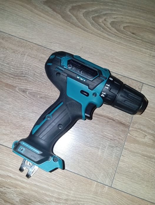 Vând Makita DF333D