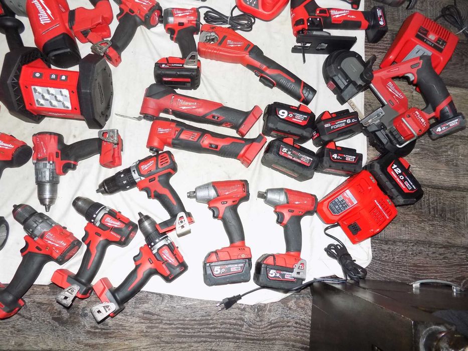 Scule Milwaukee 18V  si 12V , fierastrau M 12 FBS 64 , M 12 FJS
