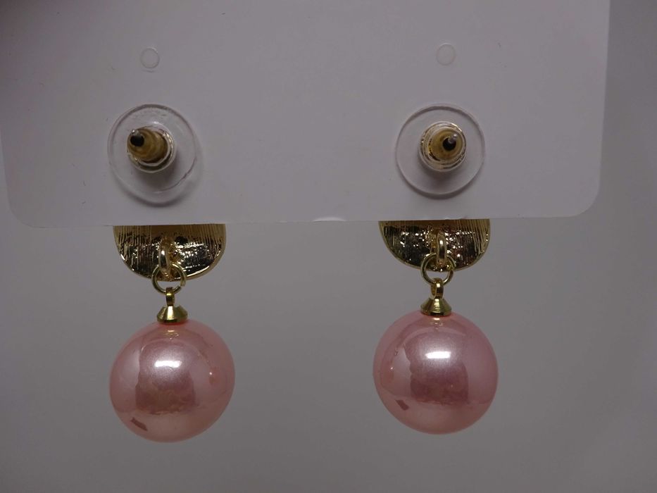 Нови елегантни дамски обеци в розов цвят с изкуствени перли.