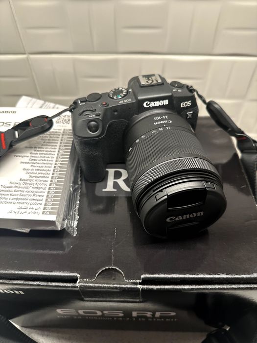 Canon EOS RP Full-Frame cu obiectiv RF 24-105mm – stare foarte bună