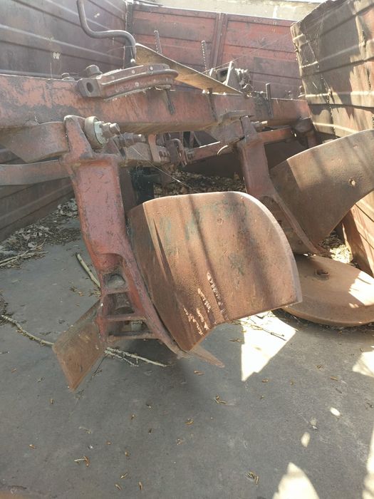 Продам плуг 4 корпусной