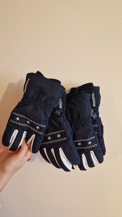 Комплект (каска Roxy, очила Uvex, ръкавици Rossignol) - 2 броя