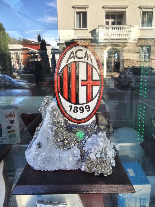 Изработка на футболни емблеми с кристали