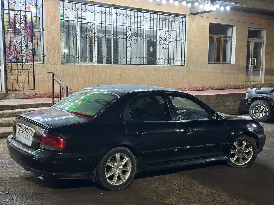 Hundai sonata5 2001год
