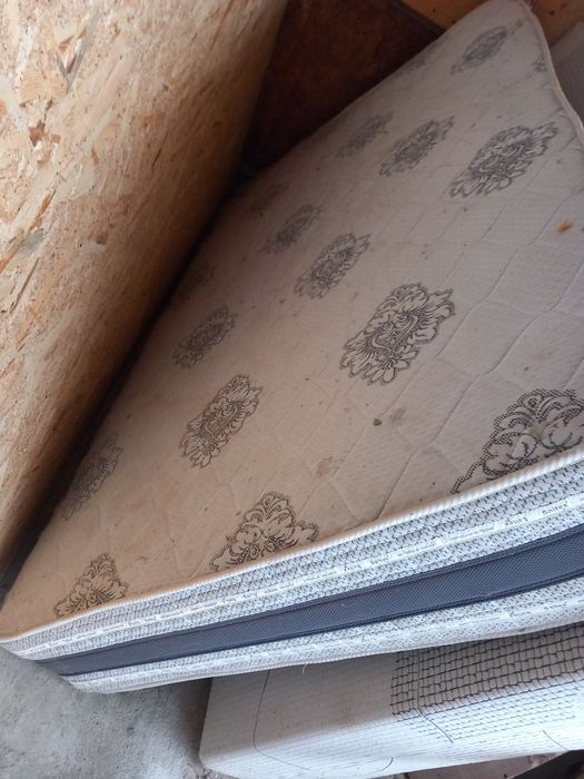 Doua.       bucati saltele