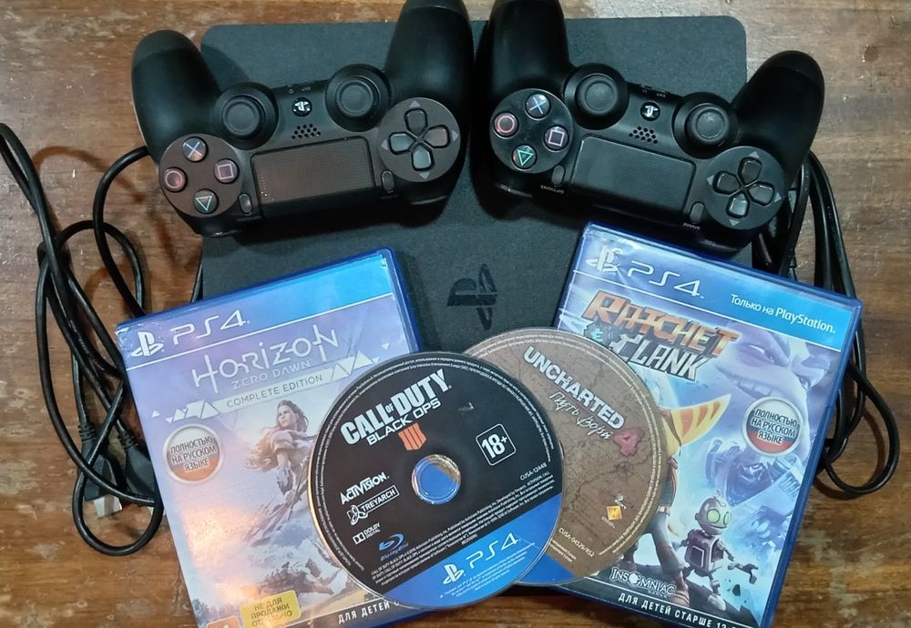 Play Station 4 slim 1TB