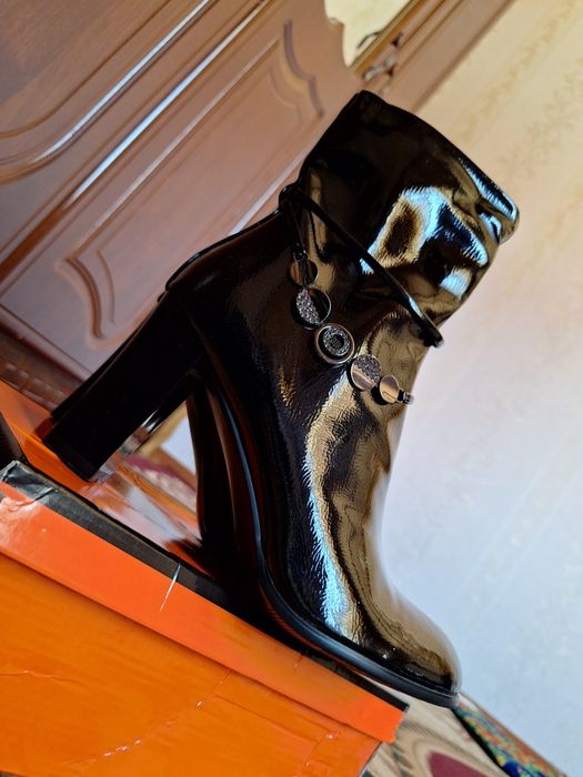 Ayollar uchun etik, qishki, holati yangi, koja etik,firmasi Silvia