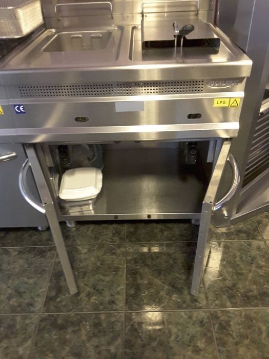 Fripteuza / fripteoza gaz  2×15 litri / hota / motor 2700mc/h