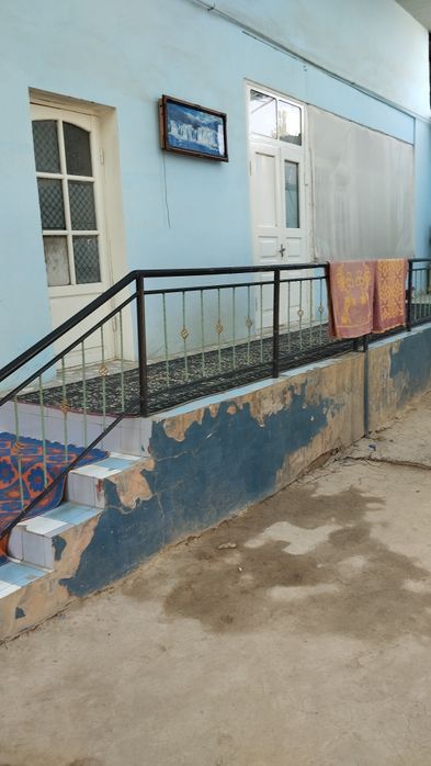 Uy sotiladi srochna 90000 tinchlikda