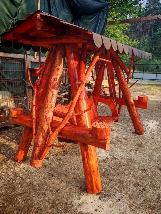 Vând leagăne , cuști de câini și mese cu bănci