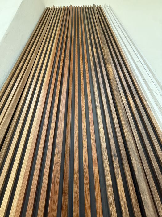 Riflaj decorativ wpc 4 nuante lemn stejar nuc fundal negru riflaje interior exterior lambriu nu mdf rezistent la apa umezeala