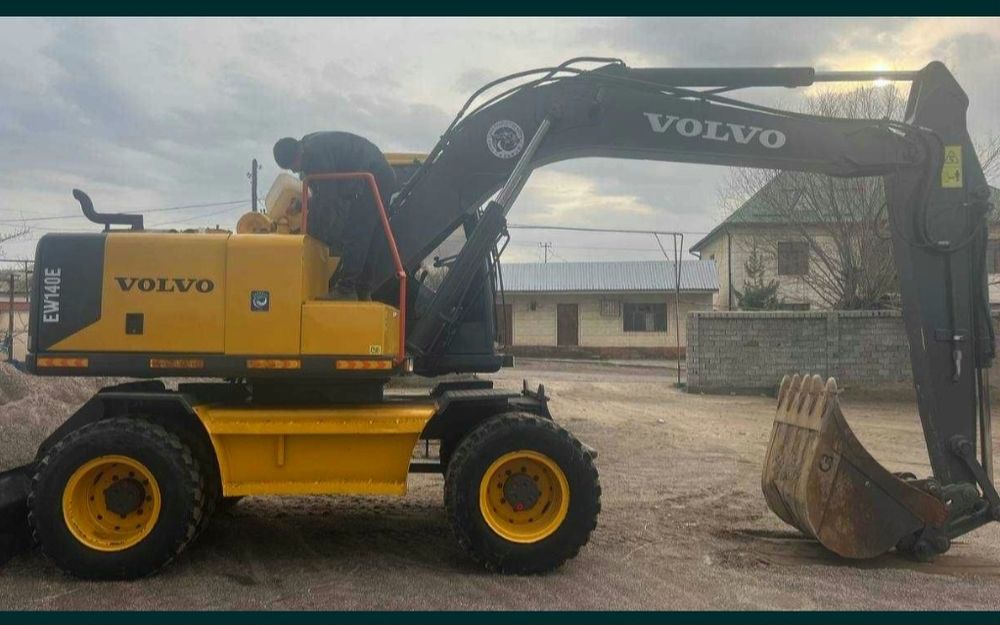 2014 yil 140 tali volva sotuvda