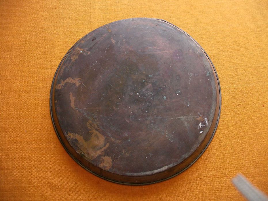 Продавам стара бакърена тава