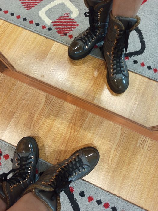 Срочно.Продам ботинки,зима и куртку