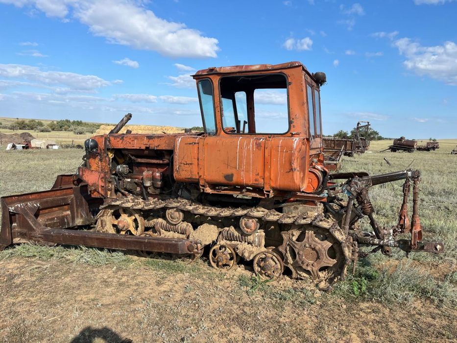 Продам  гусеничный трактор