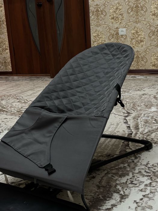 шезлонг. серый.